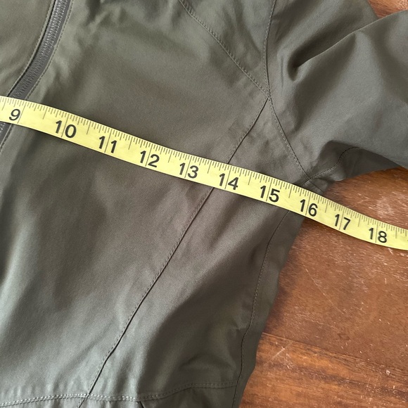 Ivivva Lululemon Girls Green Jacket Size 10 - Picture 3 of 5